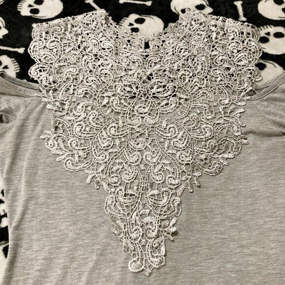 YOINS Heathered grey cold-shoulder lace top ~ SMALL MEDIUM peak-a-boo shirt - Picture 6 of 14